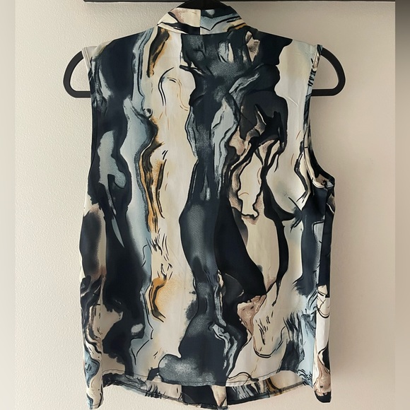 Marble Pattern V-Neck Top - Picture 2 of 2